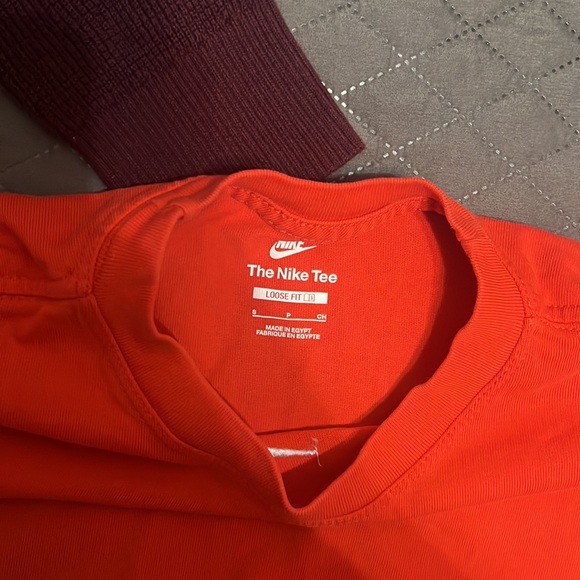 Nike shirt - Picture 2 of 2